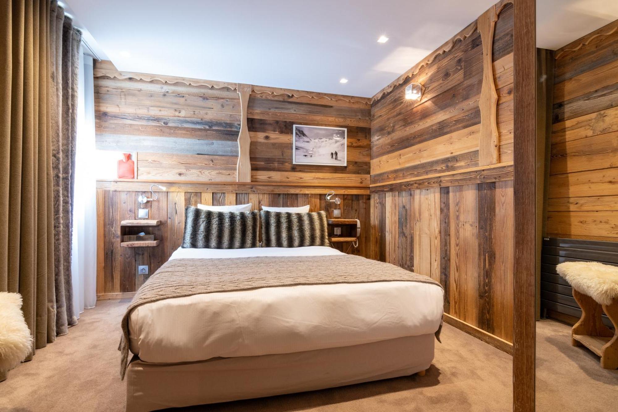 Hotel 3 Vallees วัลโตรองส์ ภายนอก รูปภาพ